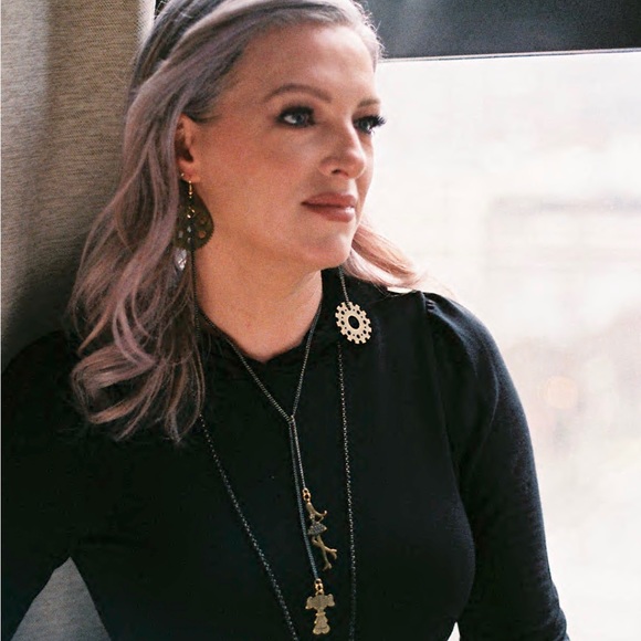 Meet your Posher, Ciara - Picture 1 of 1